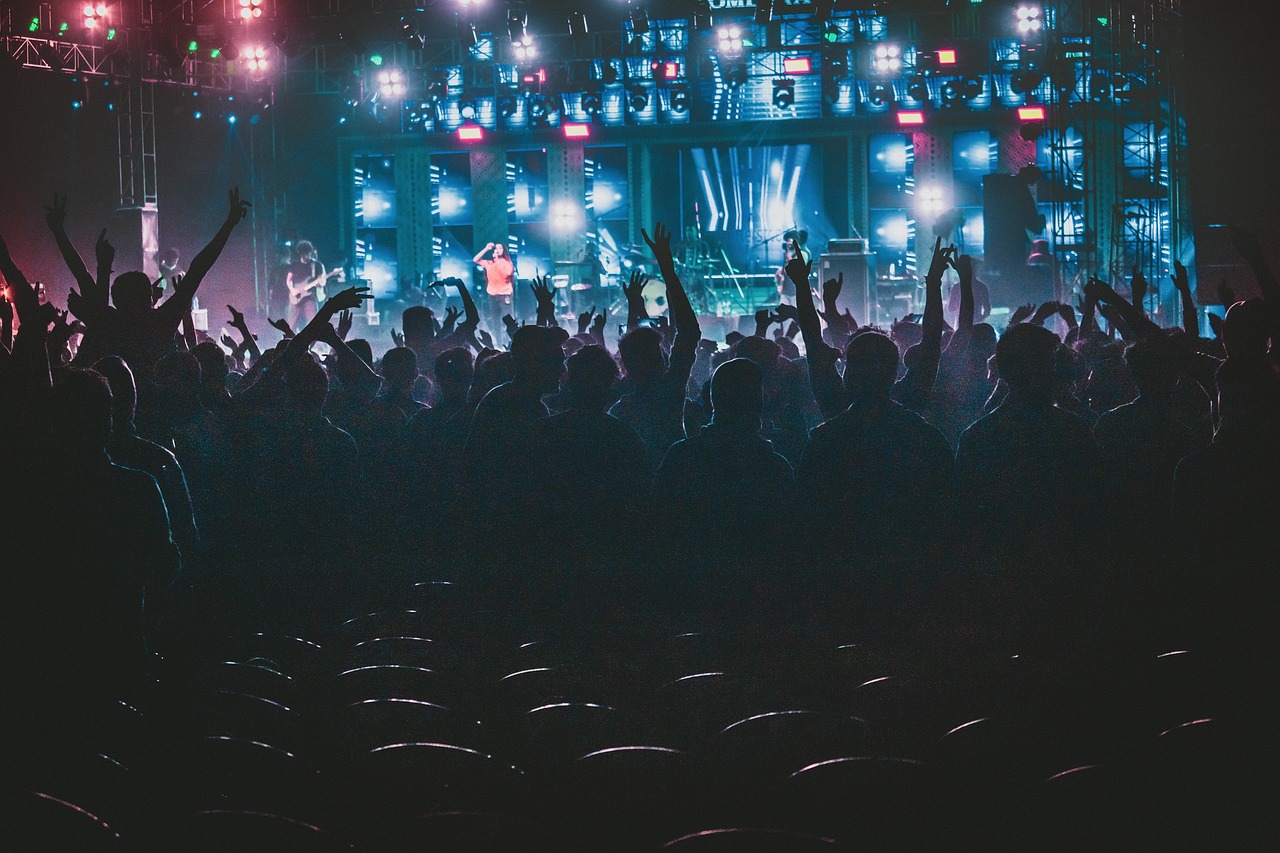 Jak ušetřit na letních festivalech a koncertech — vstupenky, jídlo i ubytování za zlomek ceny