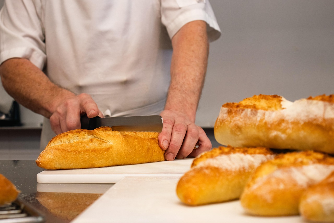 Jak ušetřit na domácím pečení — ingredience, vybavení a triky, které sníží cenu za bochník