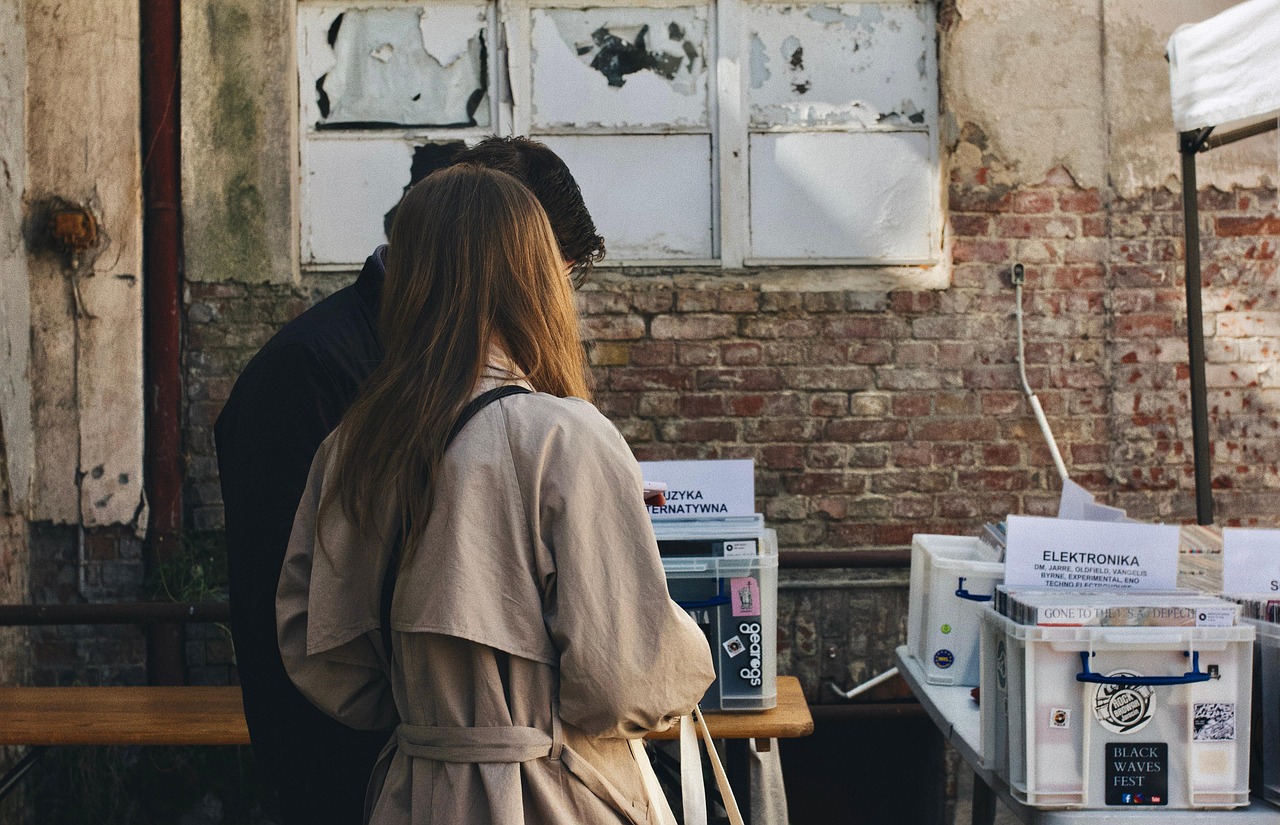 Secondhand a bazarové nakupování — kompletní průvodce úsporami pro chytré kupce